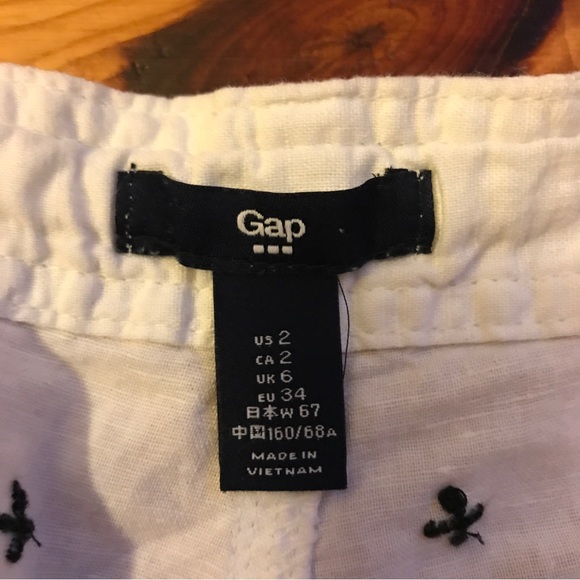Gap White Navy Cotton Embroidered Shorts, EUC, 2 - Picture 2 of 9